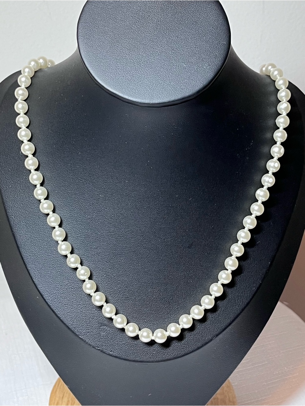 Vintage White Faux Pearl Single-Strand Necklace